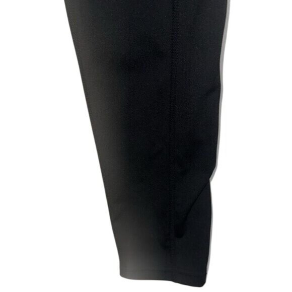 High-Waisted Black Tummy Control Leggings With Hook Closure & Side Pockets - Picture 6 of 8